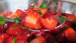 Salade de fraises au basilic