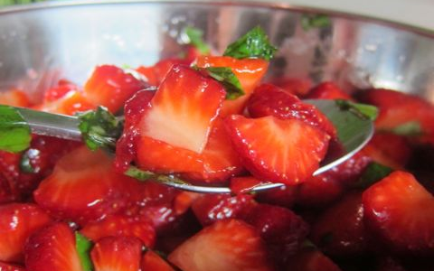 Salade de fraises au basilic